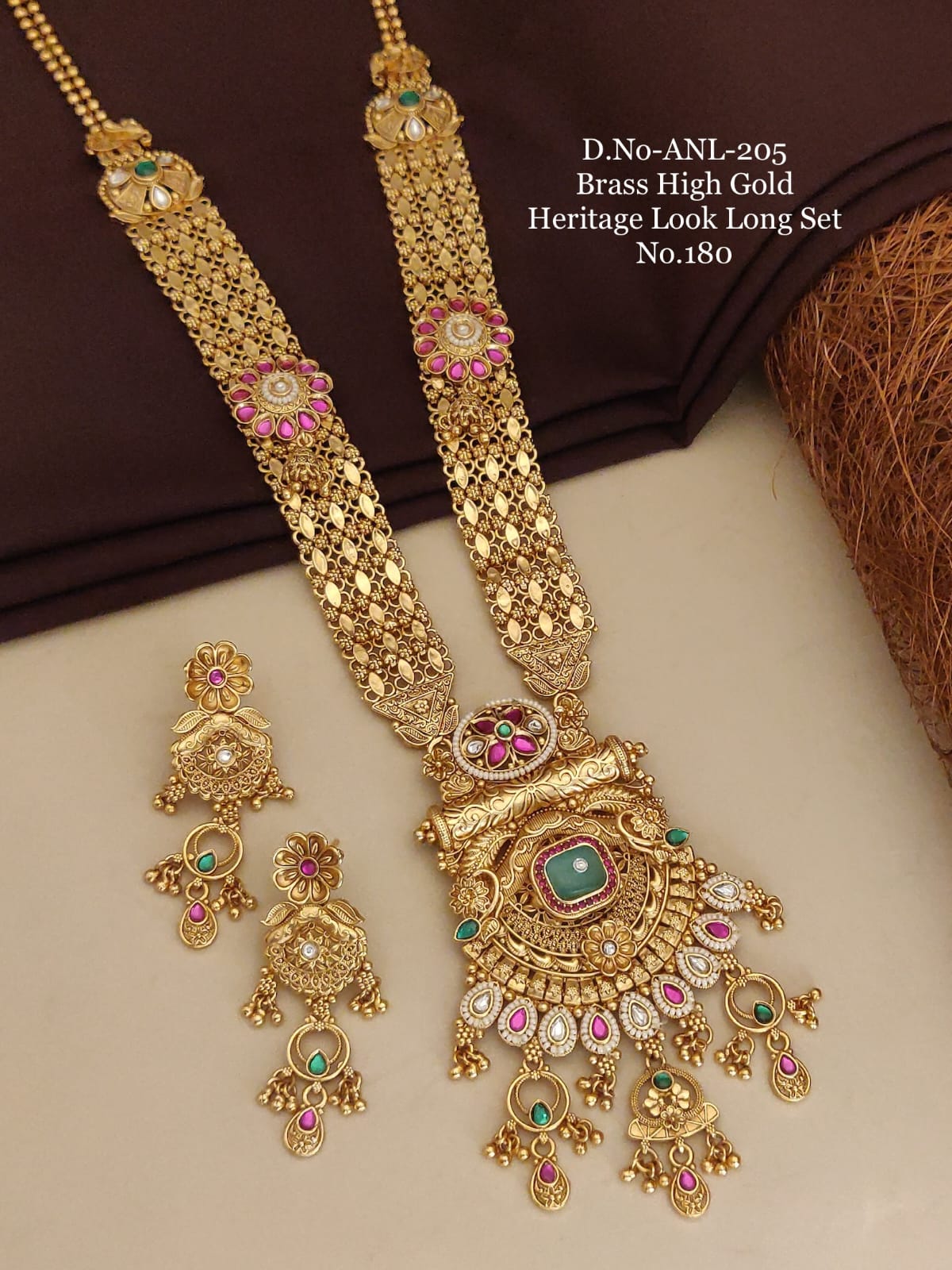 Elegant Heavy Heritage Look Brass Imitation Set For women