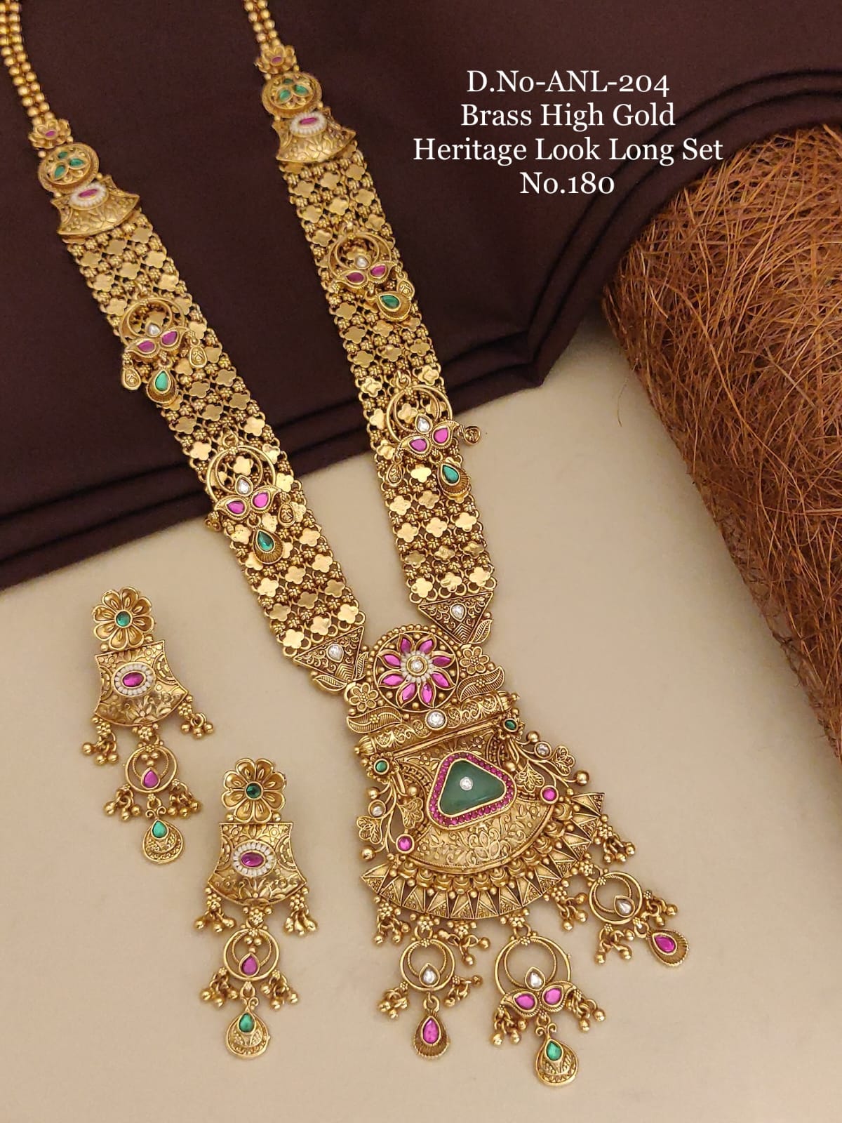 Awesome Heavy Heritage Look Brass Imitation Set For women