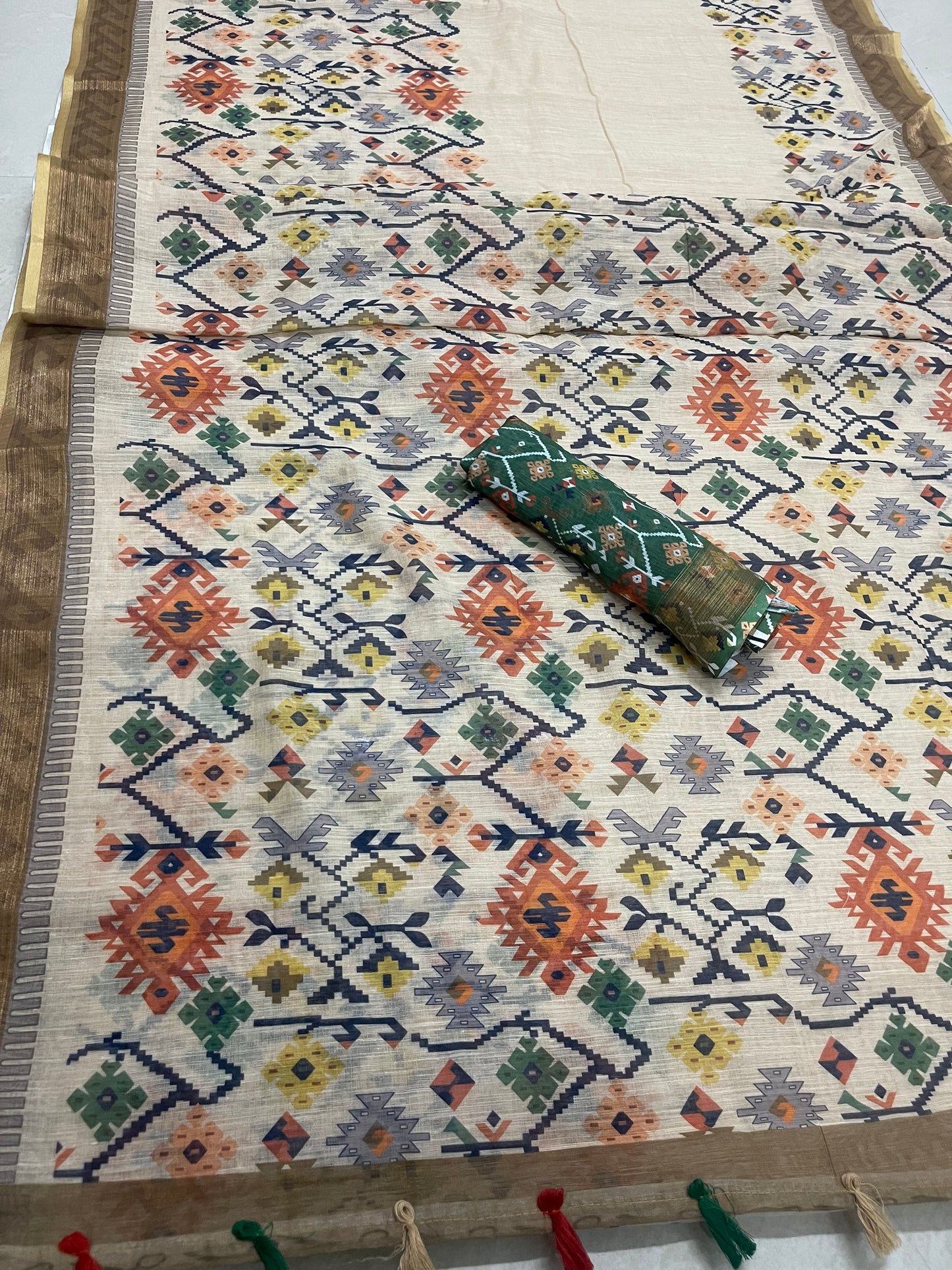 Multi Color Floral Digital Printed Cotton Linen Saree With Blouse Piece