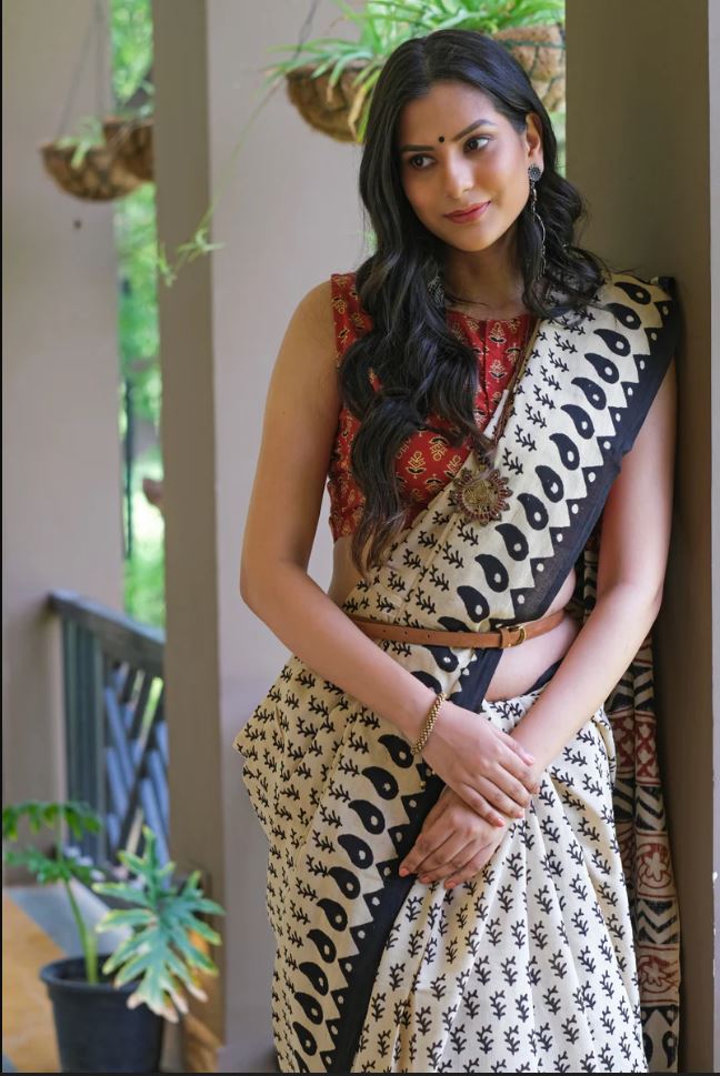 White and Black Color Digital Printed Cotton Linen Saree With Blouse Piece