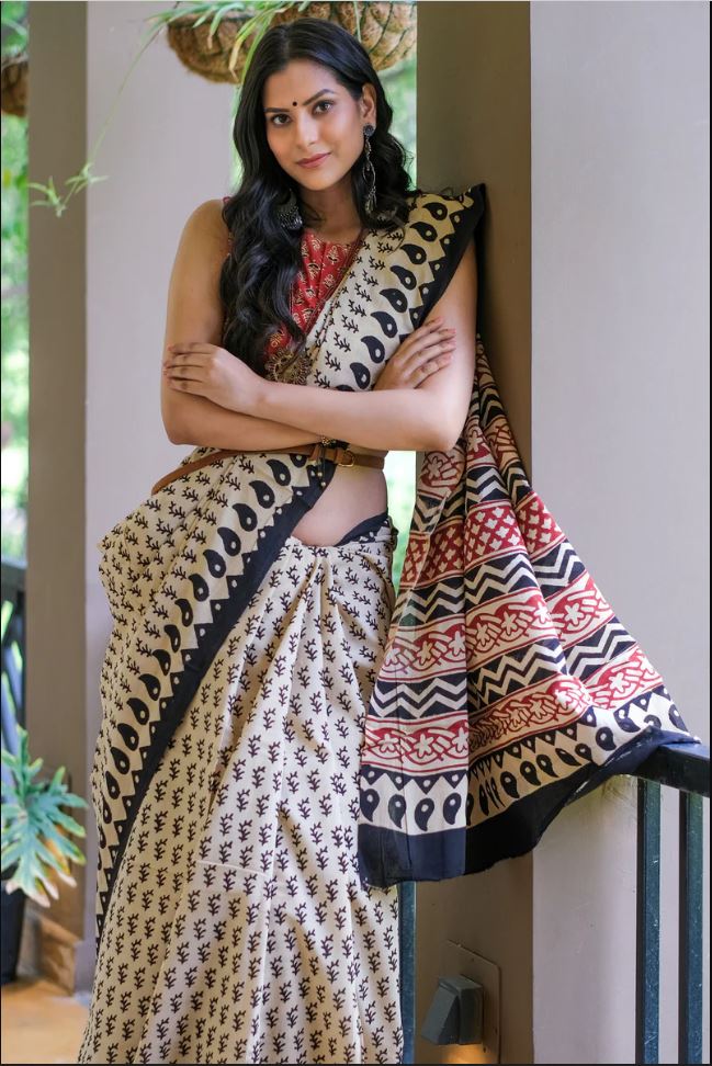 White and Black Color Digital Printed Cotton Linen Saree With Blouse Piece